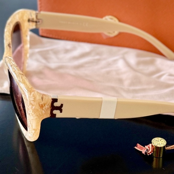 NWT Tory Burch Oversized Cat Eye Sunglasses - Picture 4 of 6